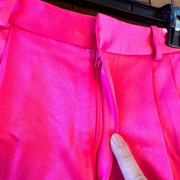 NWOT ALICE + OLIVIA Mara Pink Satin Shorts - Picture 5 of 13